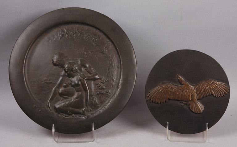 VÄGGPLAKETTER, 2 st, brons. 1900-tal.