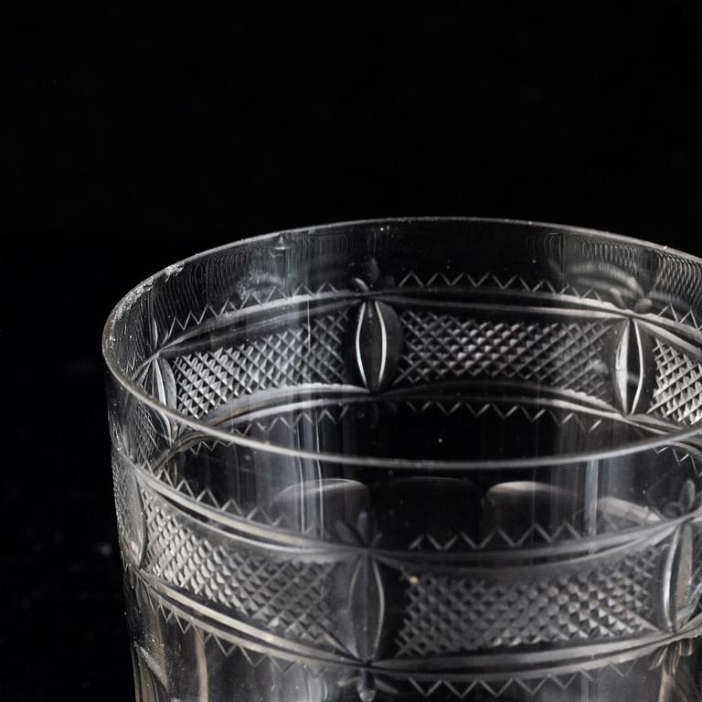 Gerda Strömberg, an early 20th century 37-pcs glass servis "Hörningsholm", Strömbergshyttan, Sweden.