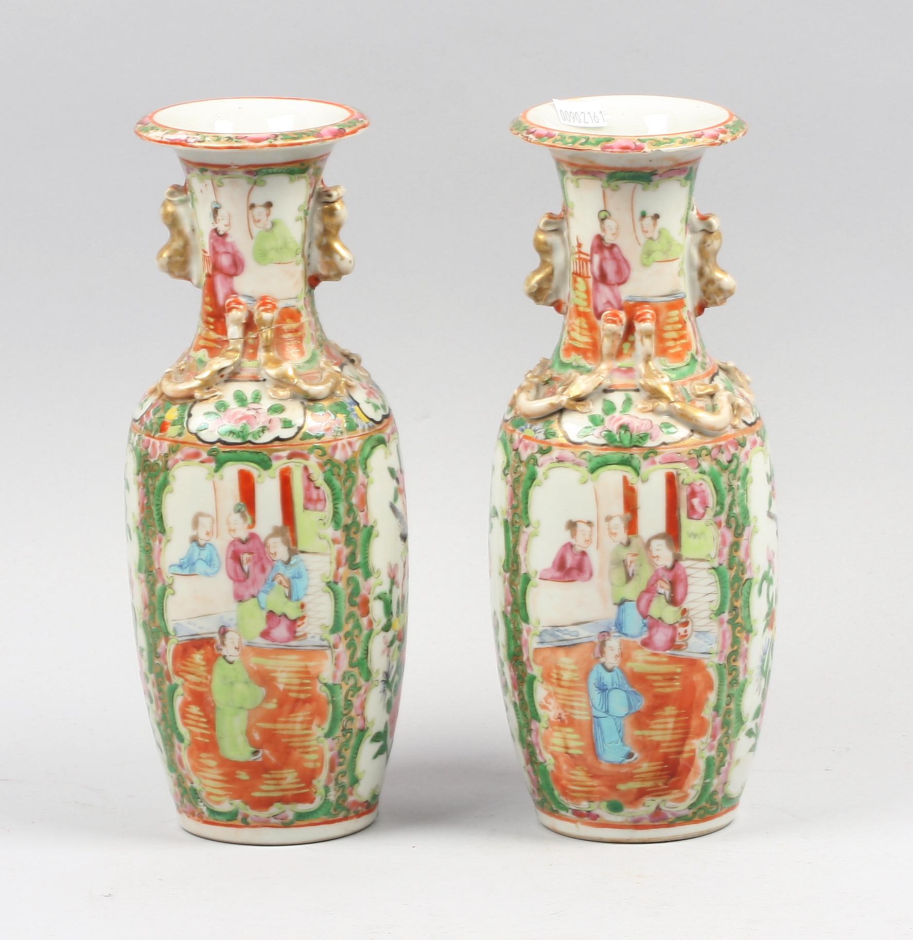 VASER, ett par, porslin, 1800/1900-tal.