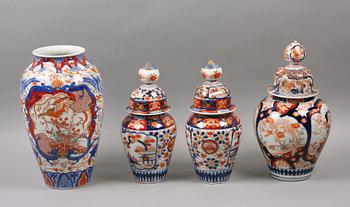 JAPANSKT PORSLIN, 4 delar, Imari, sekelskiftet 1800/1900.