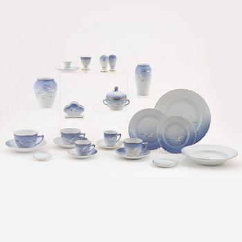 Royal Copenhagen/Bing & Grøndahl, mat- och kaffeservis, 196 delar, porslin "Måsen".