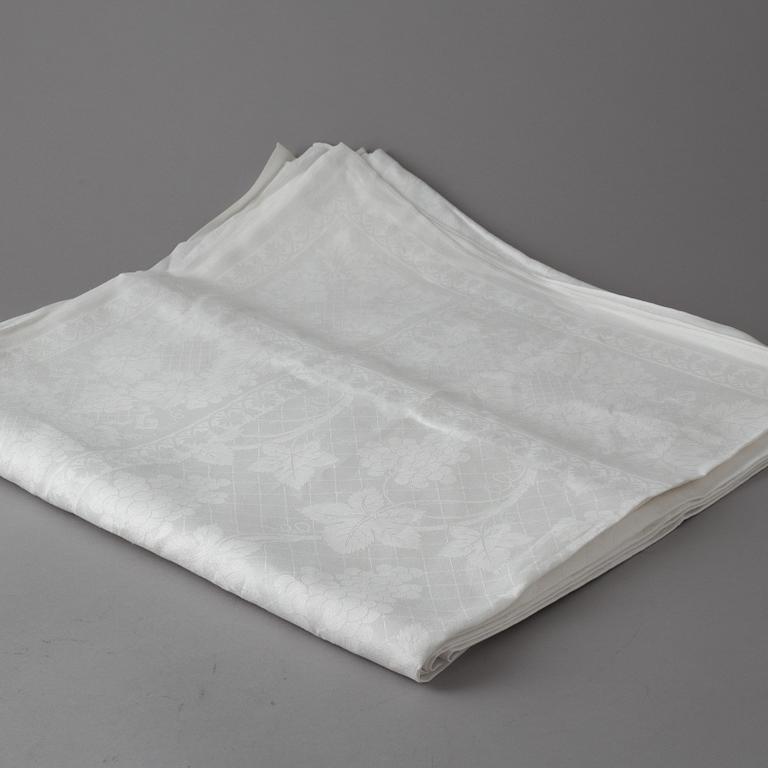 Tablecloths, 3 pcs. and napkins, 7 pcs., linen damask.