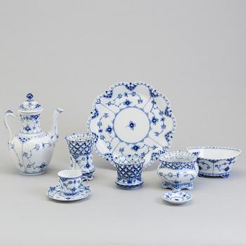 23 PIECES OF ROYAL cOPENHAGEN PORCELAIN.