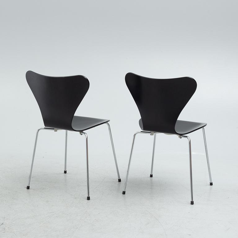 Arne Jacobsen, stolar 7 st, "Sjuan", Fritz Hansen, 2000-tal.