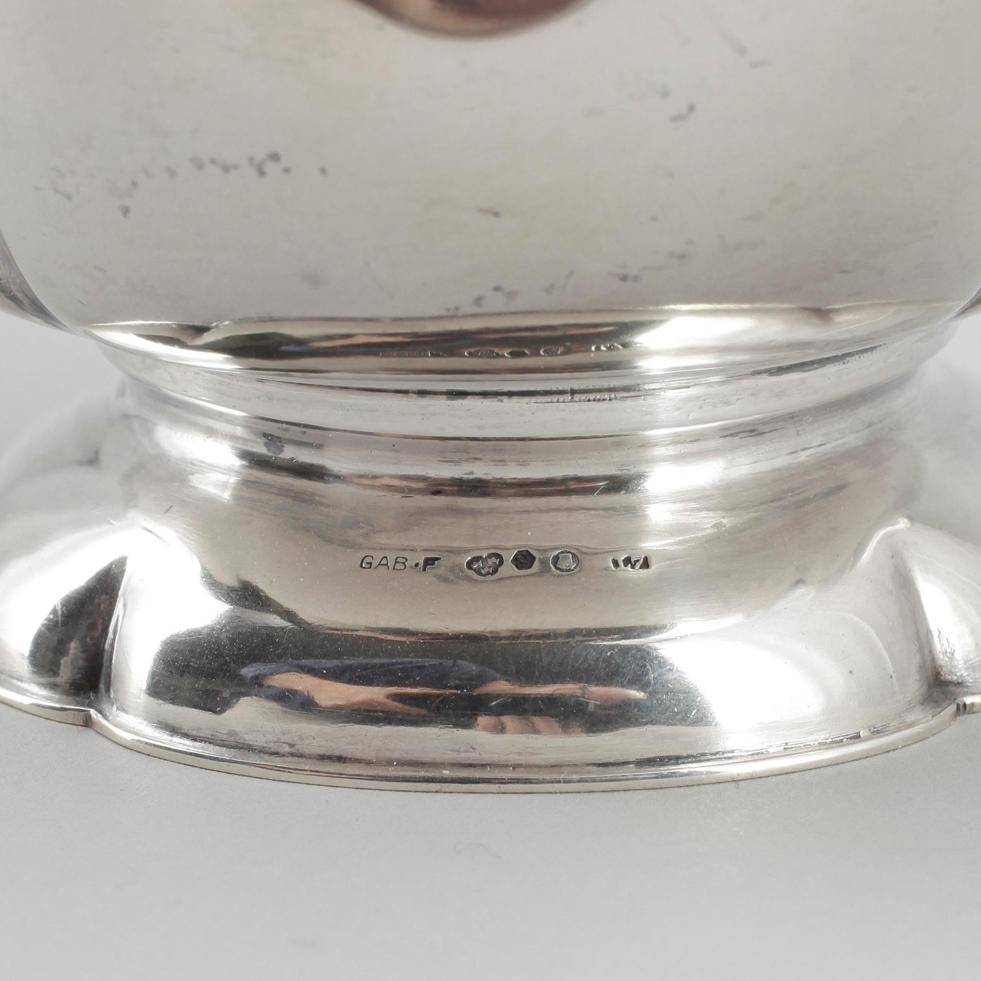 SOCKERSKÅL samt SOCKERSTRÖARE, silver, GAB, Stockholm 1913 samt 1914. Totalvikt ca 251g.