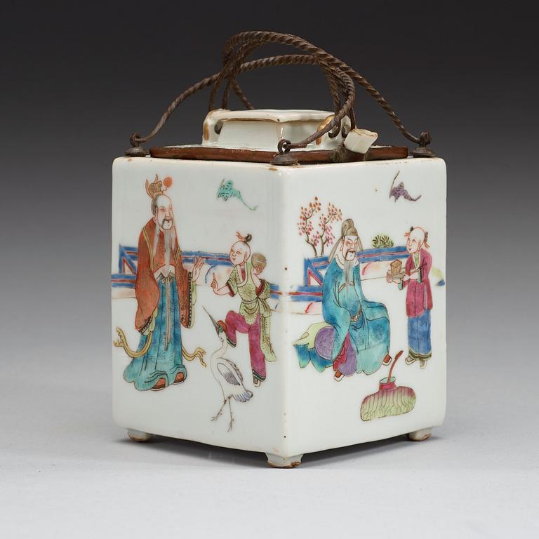 A teapot with cover and separate warmer, decorated with figures and flowers, Qing Dynasty, 19th Century.