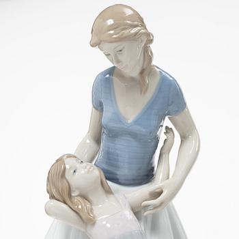 Lladró, figuriner, 3 st, "A nurturing bond", "Loving touch" och "Want to be like you", Spanien.