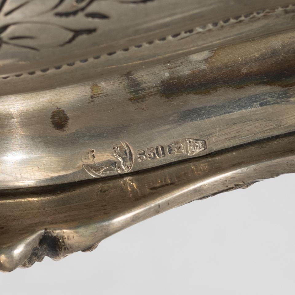 A Rococo style silver box, Argentina, 20th Century.