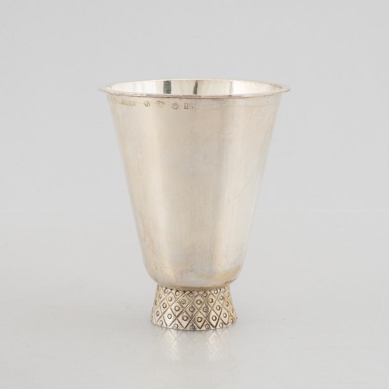 A Swedish silver beaker and a dish, marks of Tore Kullander, Borås 1952.