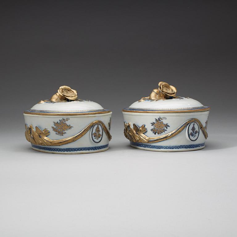 A pair of blue and white tureens, Qing dynasty, Qianlong (1736-95).