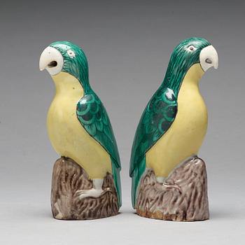 A pair of Chinese porcelain figures of parrots, circa 1900.