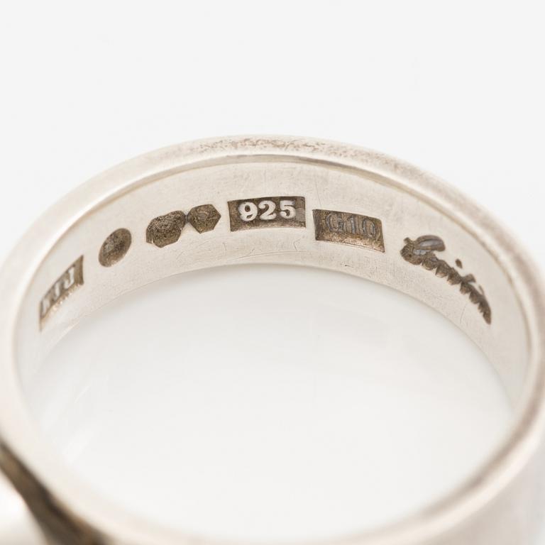 Cecilia Johansson, ringar, 2 st, samt ett par örhängen, silver och förgyllt silver.