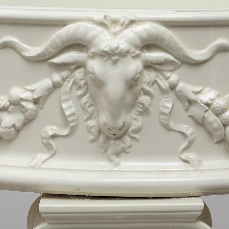 A Gunnar Wennerberg white glazed ceramic jardinière, Gustavsberg.