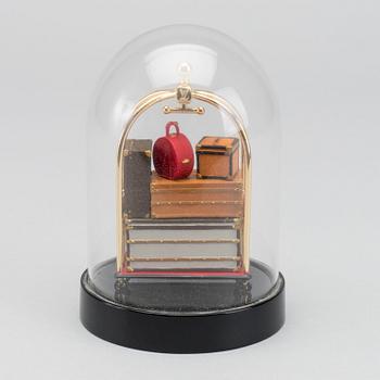 LOUIS VUITTON, paperweight.