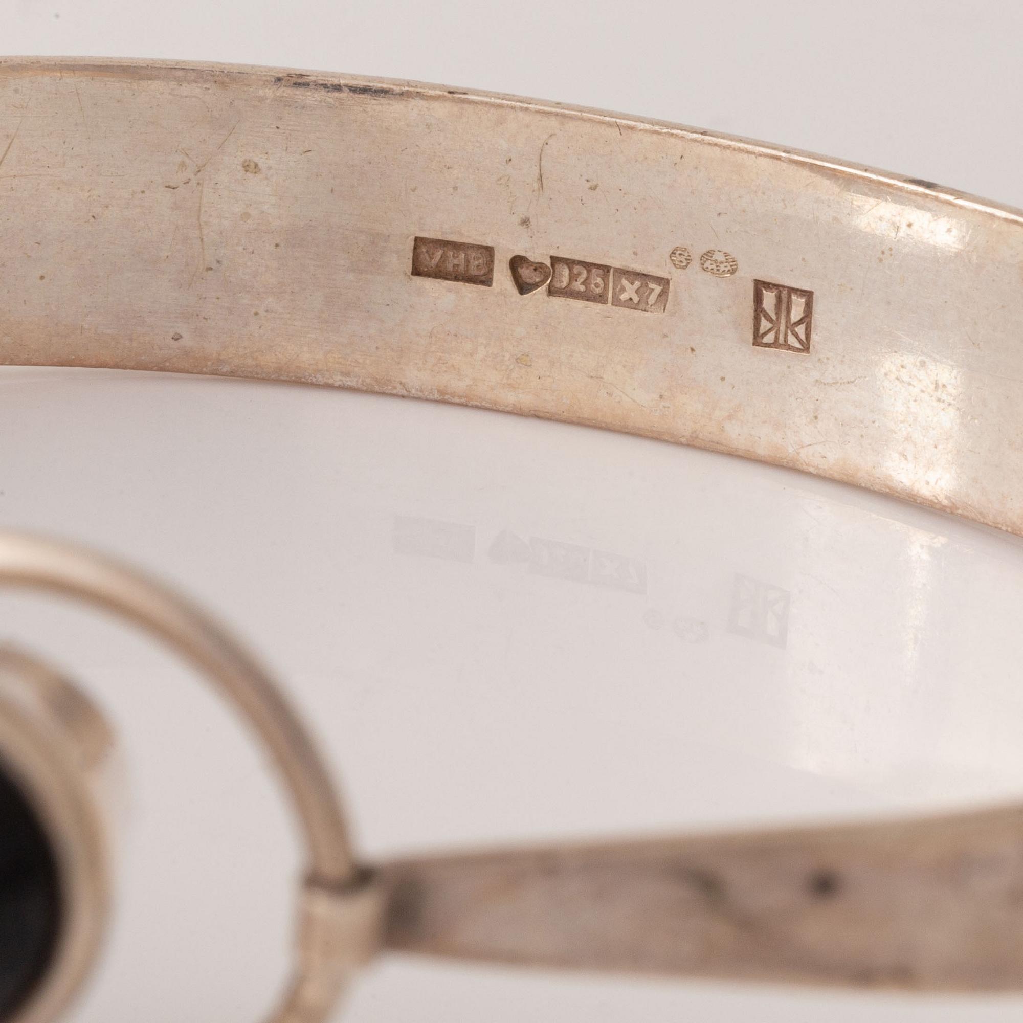 Silver bangle and ring with labradorite.