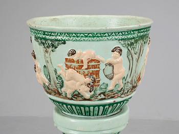 YTTERFODER MED PIEDESTAL, gjutmassa, 1920/30-tal.