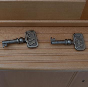 Carl Malmsten, vitrinskåp, "Undantaget", 1900-talets slut.