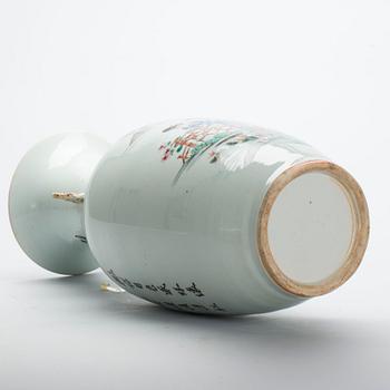 GOLVVAS, porslin, Kina, 1900-talets första hälft.