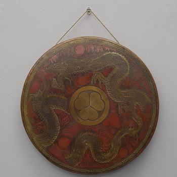 Japanese Gong with crest of Tokugawa Shogunate, 19th/early 20th century.