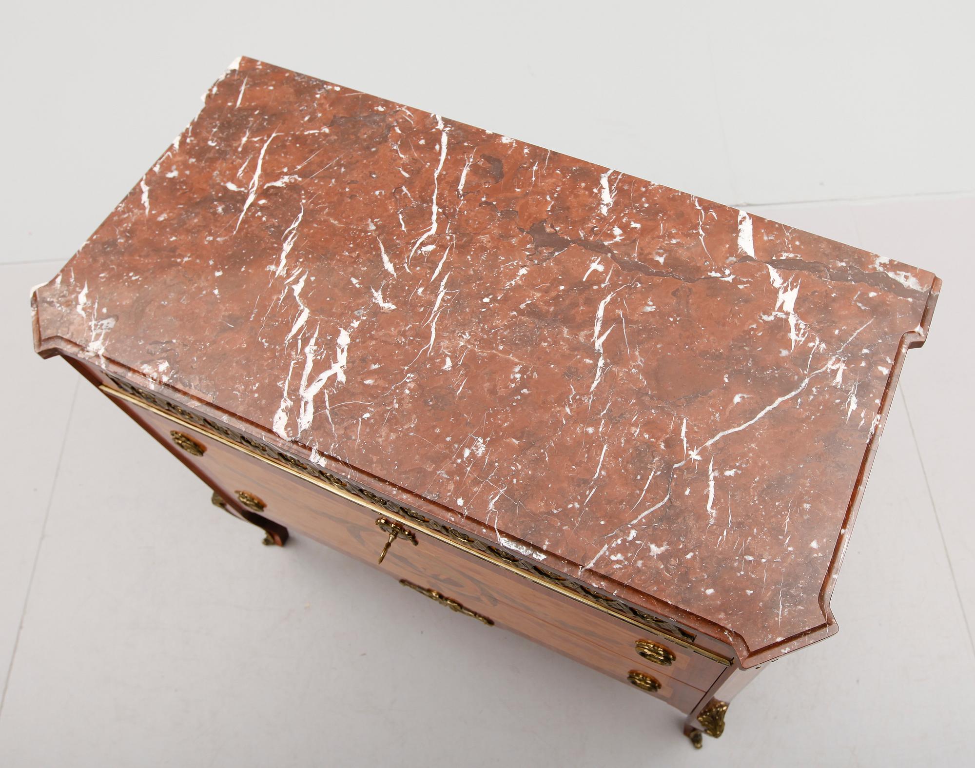 BYRÅ, gustaviansk stil, 1900-talets mitt.