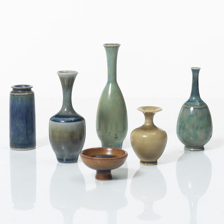 Two stoneware vases Gunnar Nylund and Carl-Harry Stålhane, Rörstrand and six ceramic miniatures, John Andersson Höganäs.
