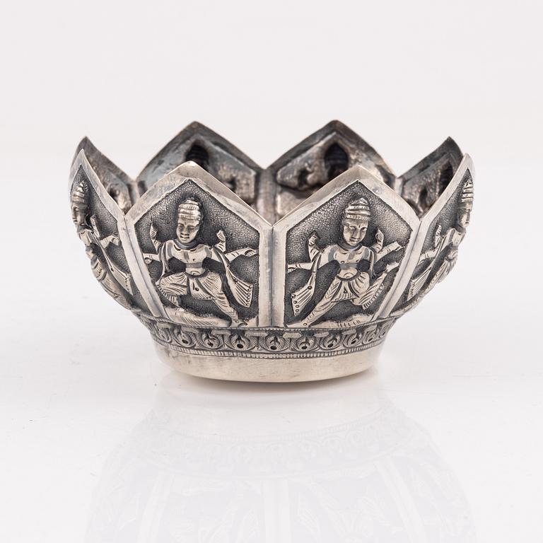 Bowl, silver, probably South America, 20th Century.