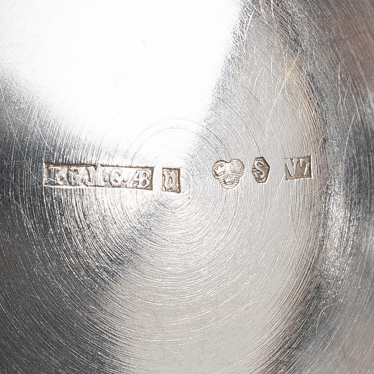 Skålar, 2 st, silver, GAB, Stockholm 1919, resp KG Markströms, Uppsala 1925.