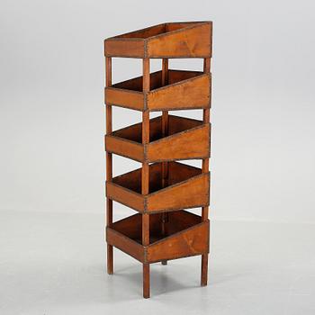 STAPEL MED INDUSTRILÅDOR, 5 delar, 1930/40-tal.