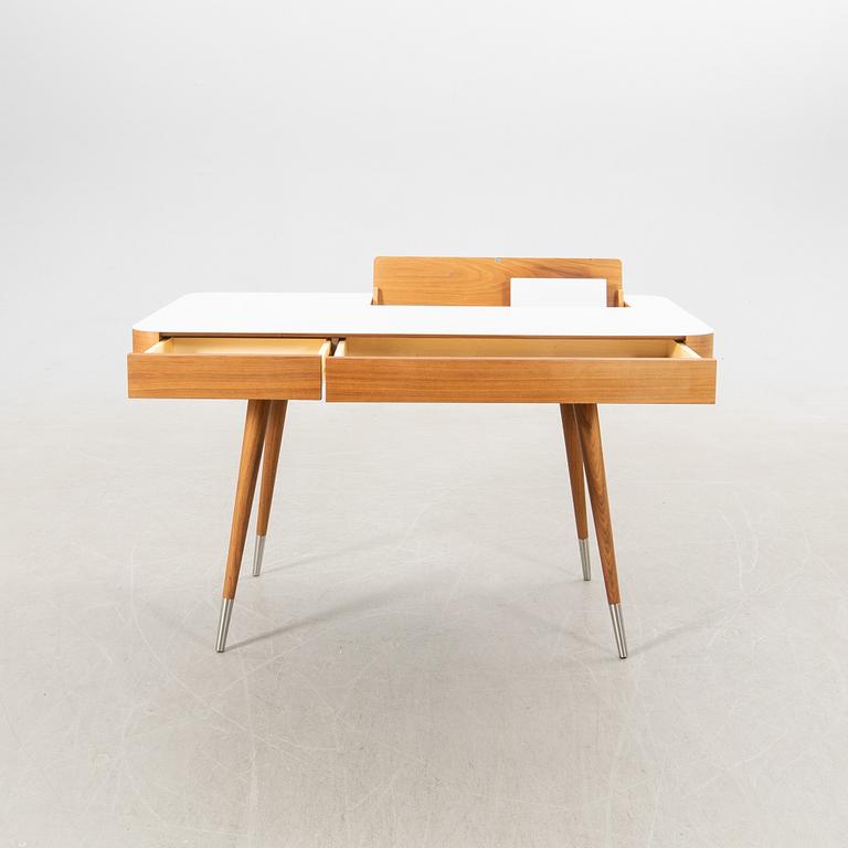 Søren Nissen & Ebbe Gehl, skrivbord AK 1330 för Naver Collection 2000-tal.