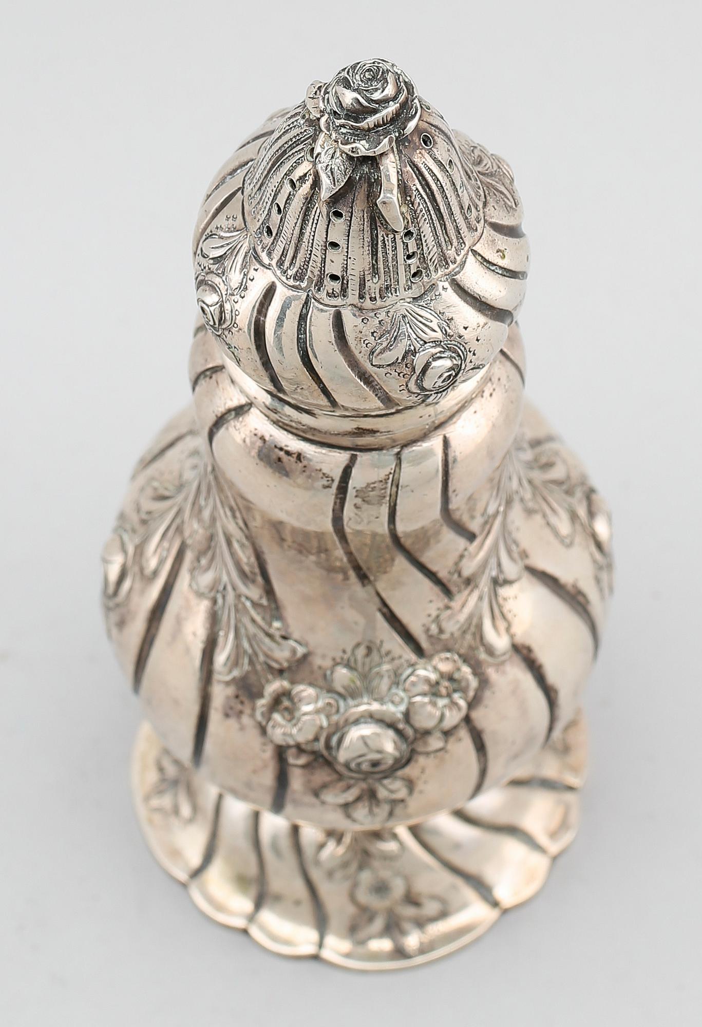 SOCKERSTRÖARE, silver, svenska importstämplar, 1900-talets första hälft. Vikt ca 241 gram.