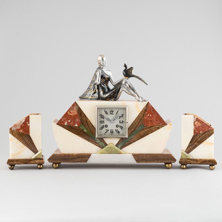 An Art Déco marble mantle clock and a pair of book ends, 1920's.