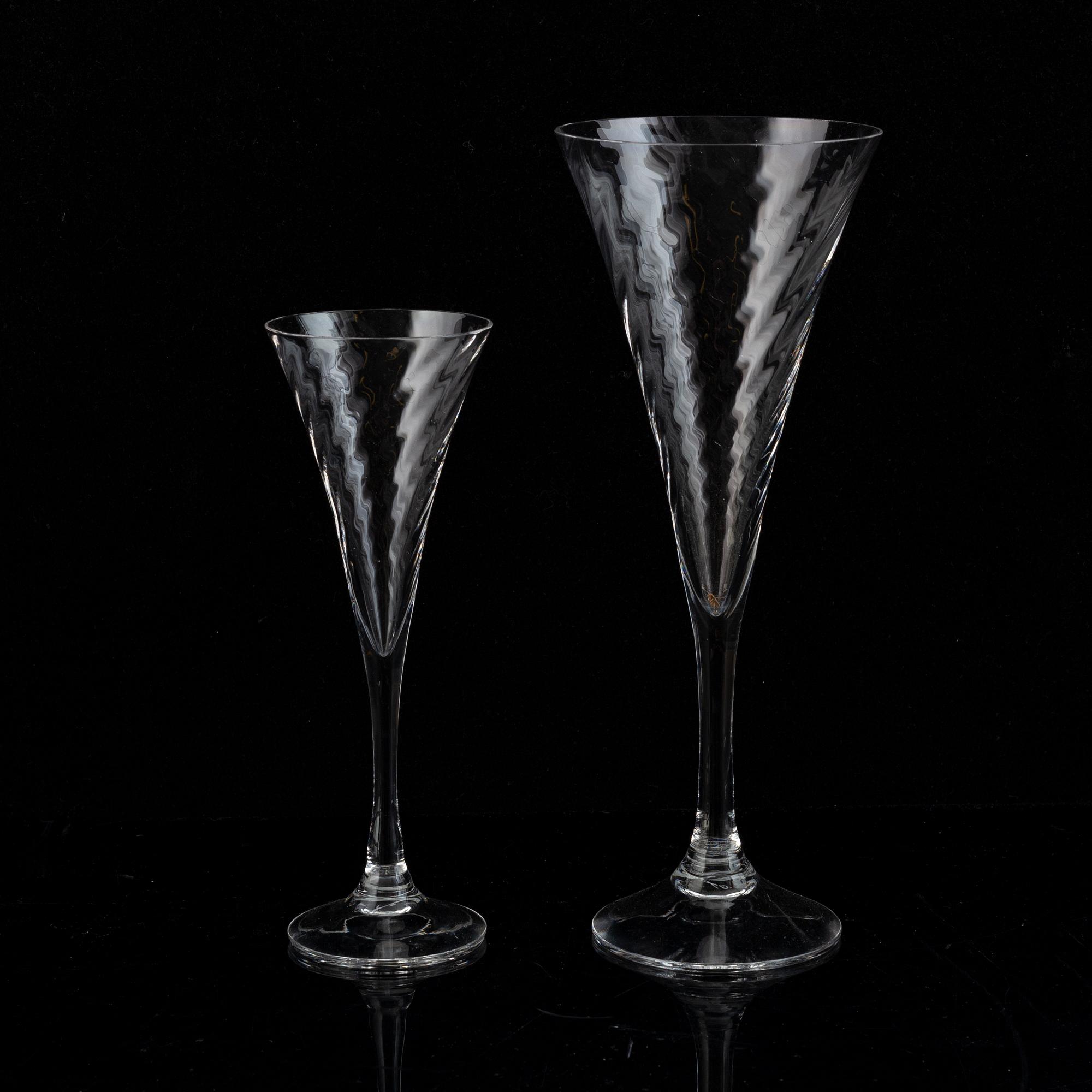 Gunnar Cyrén, a 'Helena' glass service, 33 pieces. Orrefors.