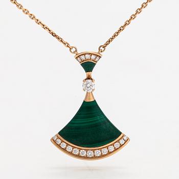 Bulgari, An 18K gold and malachite necklace "Diva's dream" with diamonds ca. 0.38 ct in total.