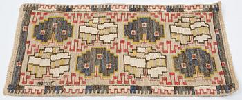 Märta Måås-Fjetterström, vävnad, "Grodblad blå", inplock på linnebotten, ca 41 x 74,5 cm, signerad AB MMF.