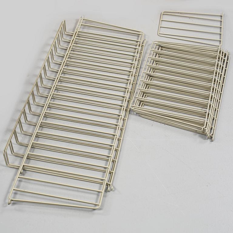 HYLLSYSTEM, "String", Nils Strinning, 1900-talets andra hälft.