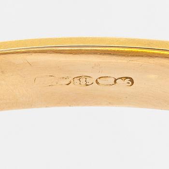 Oskar Lindroos, A 14K gold bracelet with diamond ca. 0.49 ct in total. Helsinki 1940s.