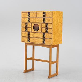 Josef Frank, a model 2215 cabinet, Firma Svenskt Tenn, post 1985.