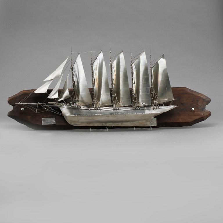 URBAN STRÖM, 2 st, väggskulpturer, signerade och daterade -82 och -83.