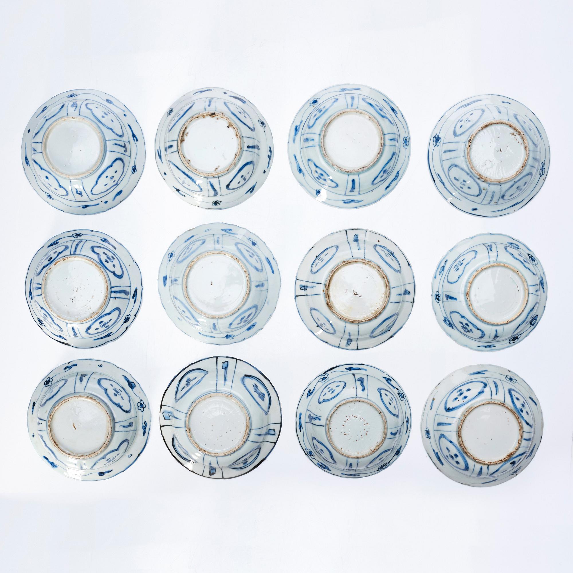 A matched set with 12 blue and white kraak bowls, Ming dynasty, Wanli (1572-1620).