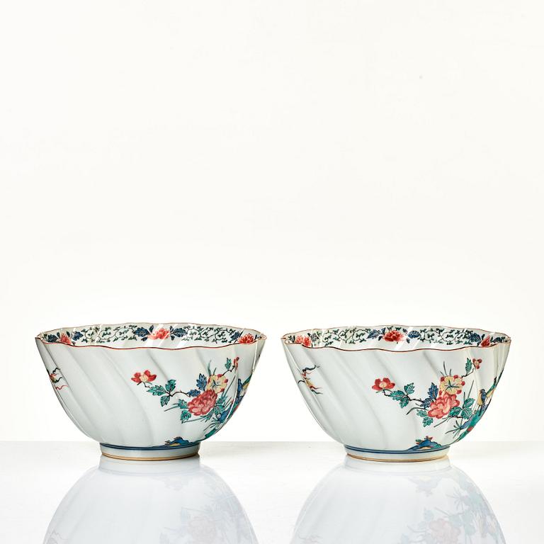 A pair of Japanese Kutani bowls, early 20th Century.