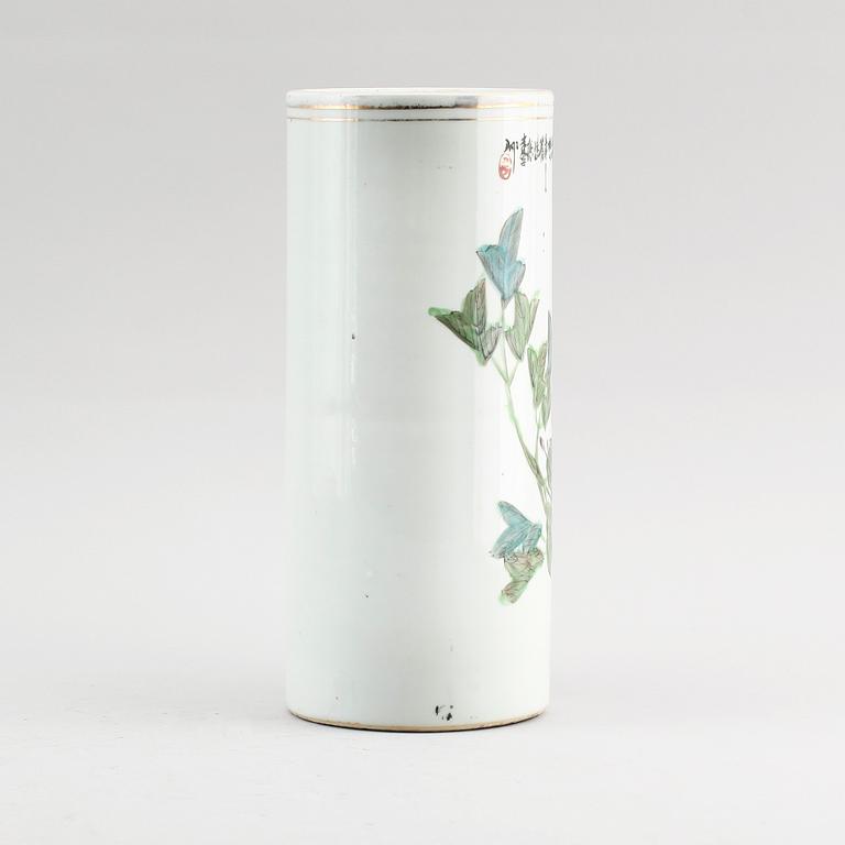 PENSELVAS, porslin, Kina, 1900-tal.