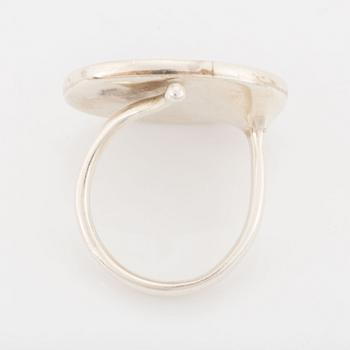 Vivianna Torun Bülow-Hübe, ring, sterling silver with shell.