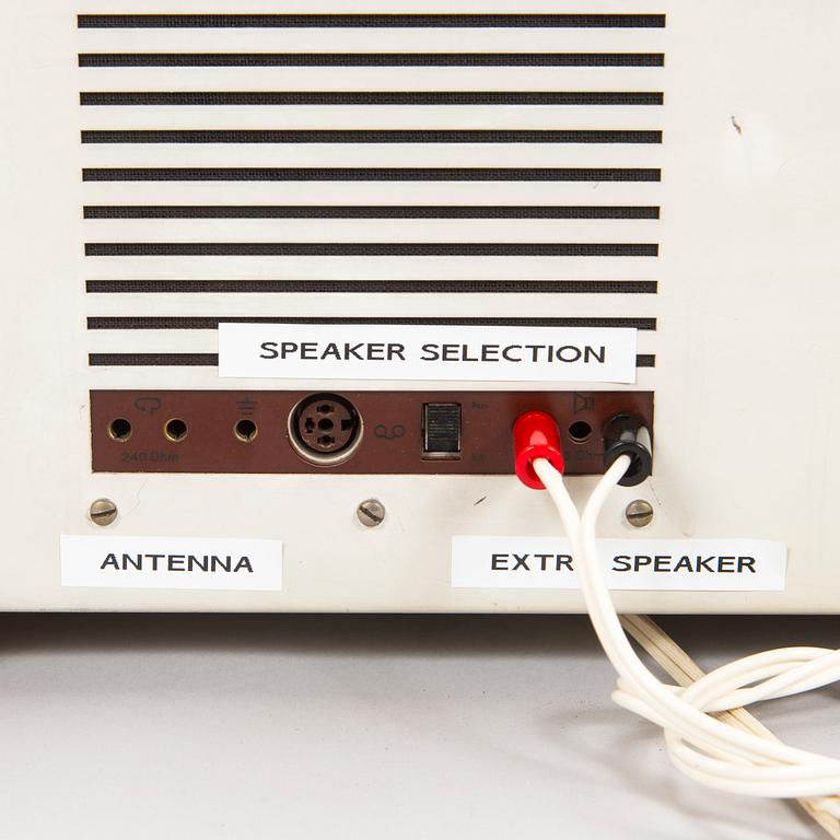 Dieter Rams, radiogrammofoni, "Phonosuper SK-5", Hans Gugelot & Dieter Rams, sekä kaiuttimet, "L1", Braun AG. Saksa, 1950-60-luku.