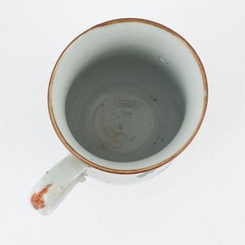 A Famille rose porcelain mug, China, Qianlong (1736-95).