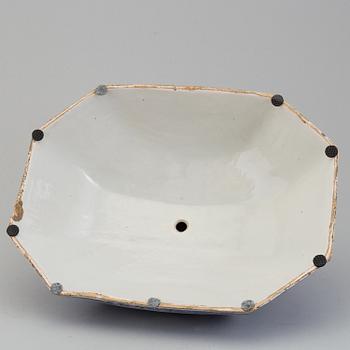 VÄRMEHUV, fajans, 1700-tal.