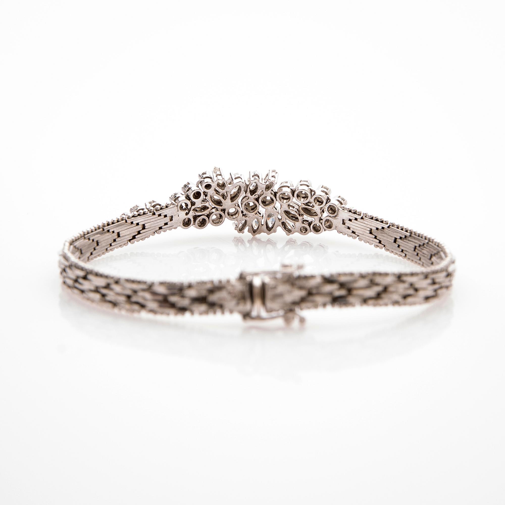 Bracelet, 18K white gold with cabochon-cut and brilliant-cut diamonds.