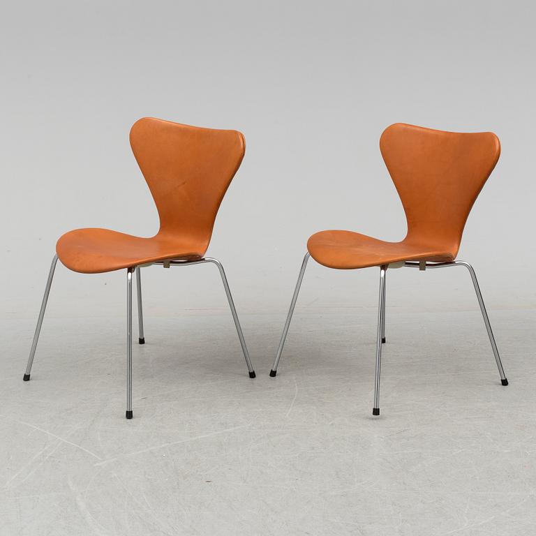 ARNE JACOBSEN, 6 stolar, "Sjuan", Fritz Hansen.