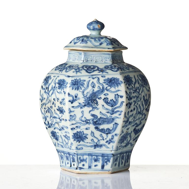A blue and white faceted 'lotus and birds' jar with cover, Ming dynasty (1368-1644).