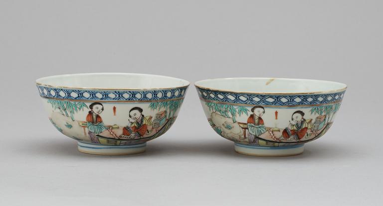 A pair of famille rose bowls, Qing dynasty.