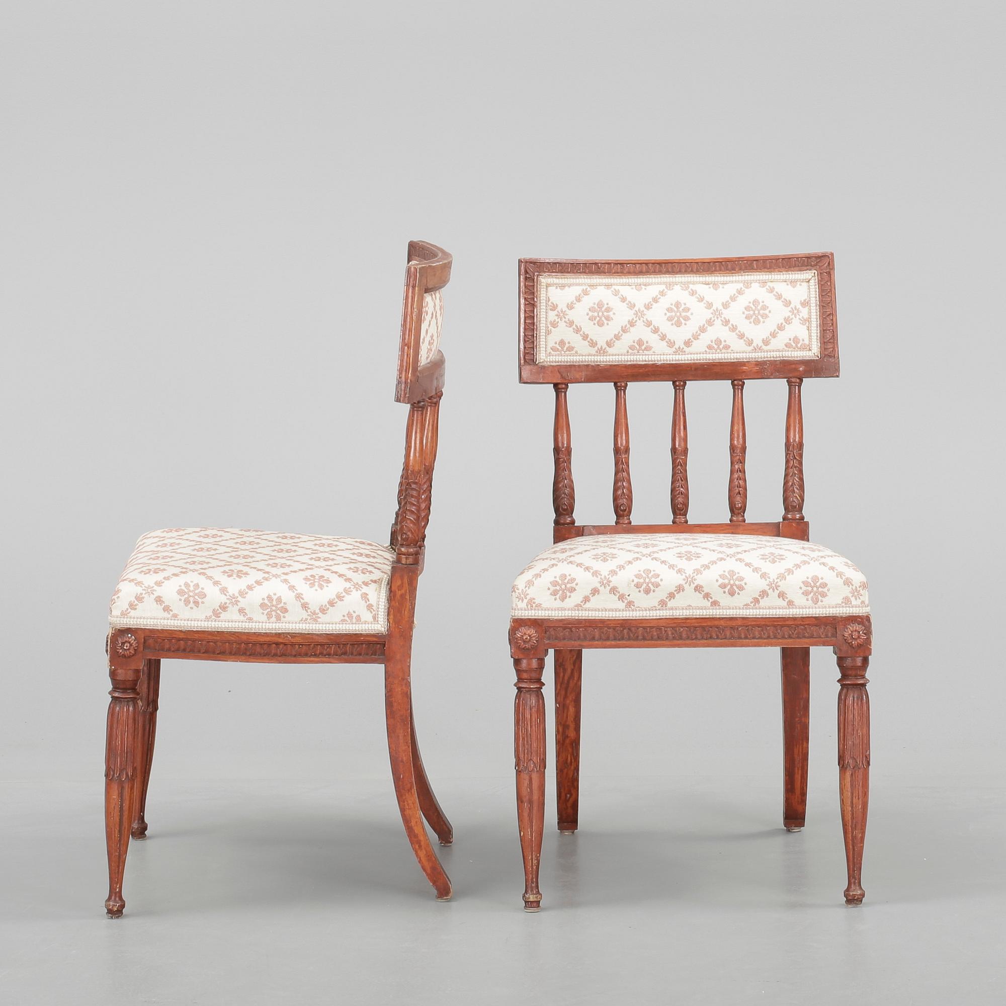 STOLAR, ett par, sengustavianska, omkring 1800.